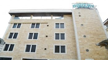 Bouery Hotel Kfar Yassine Bagian luar foto