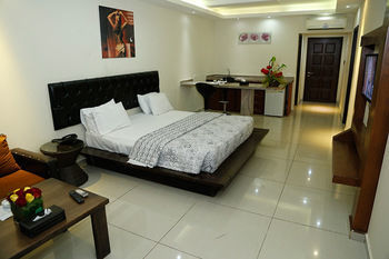 Bouery Hotel Kfar Yassine Bagian luar foto