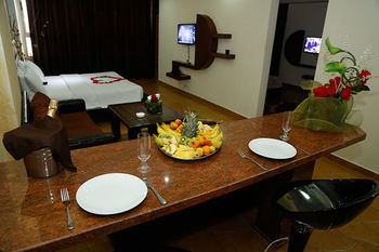 Bouery Hotel Kfar Yassine Bagian luar foto